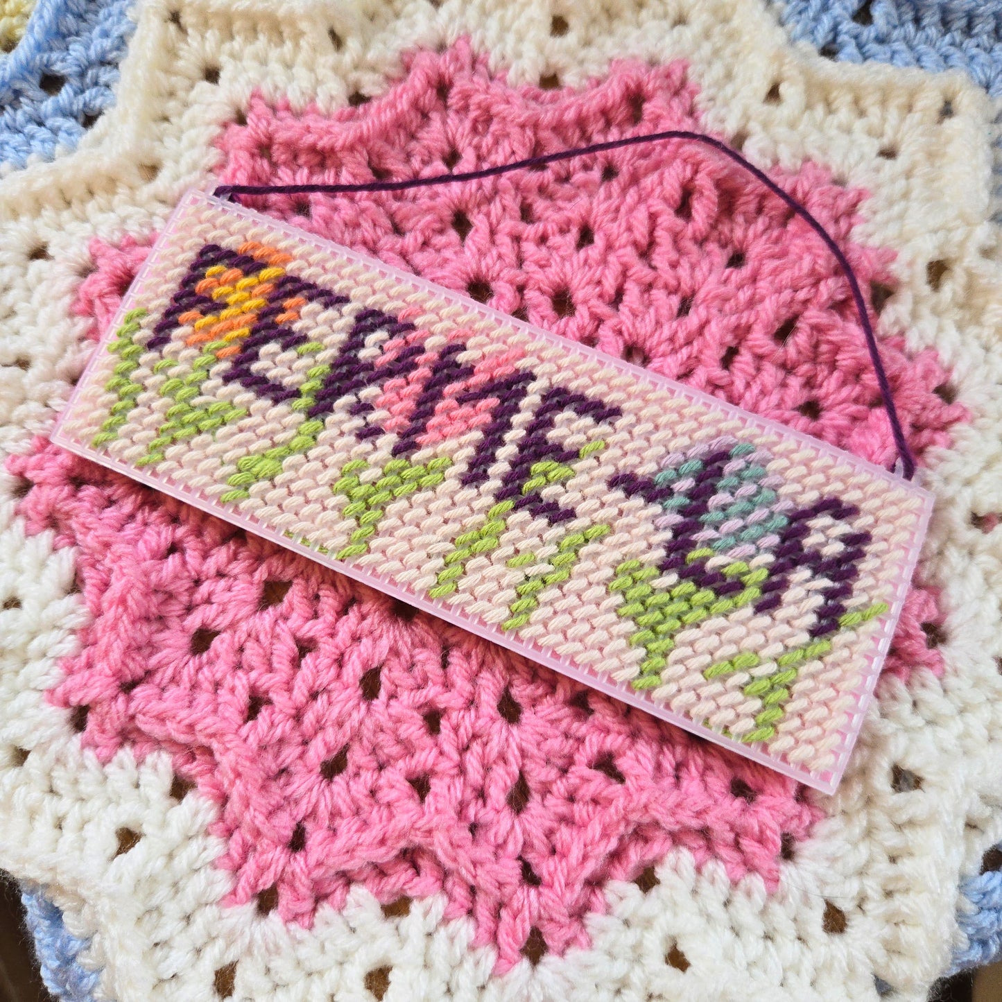 "Ferme-la" Sign