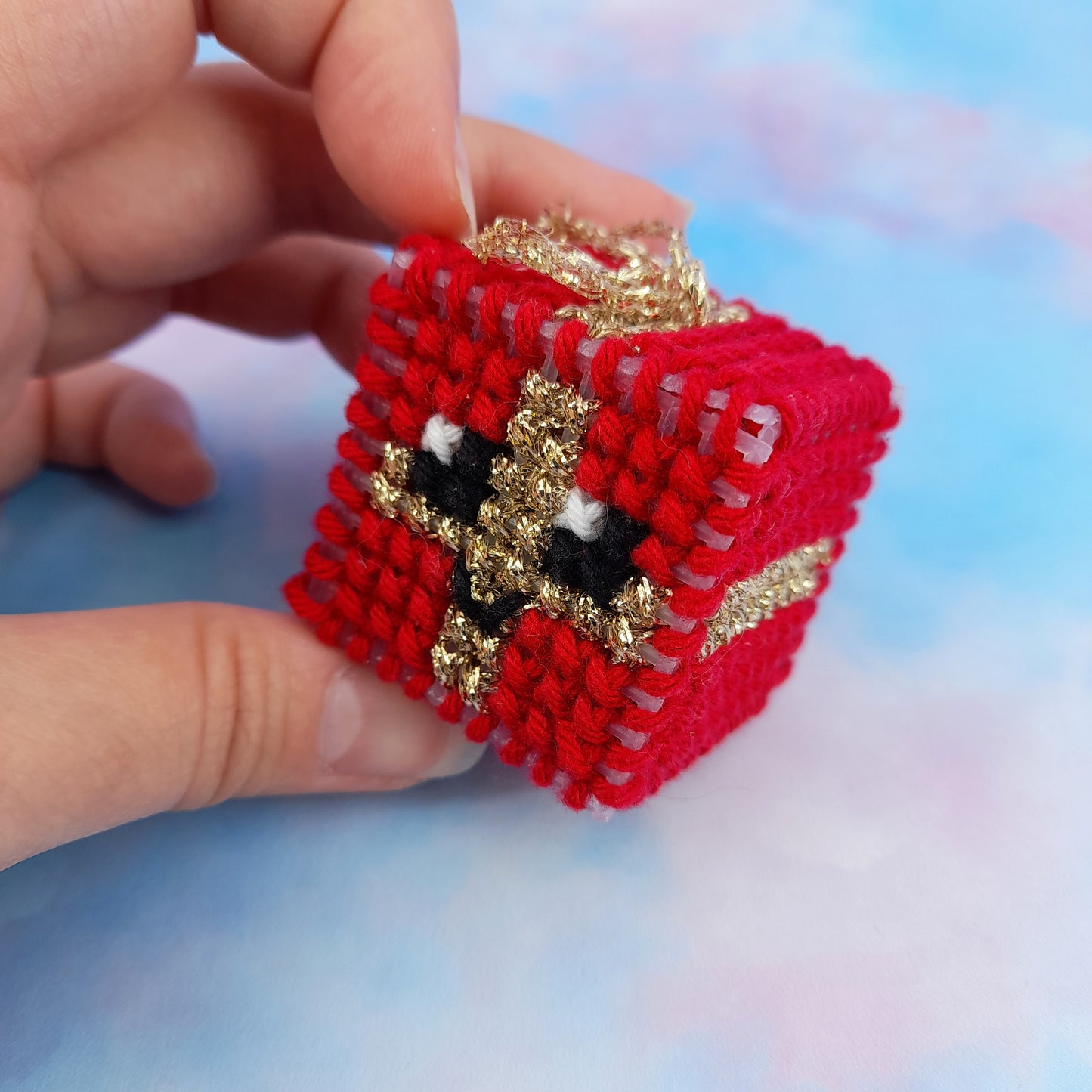 Kit de broderie - Cadeau 3D en rouge et doré - Difficulté 3